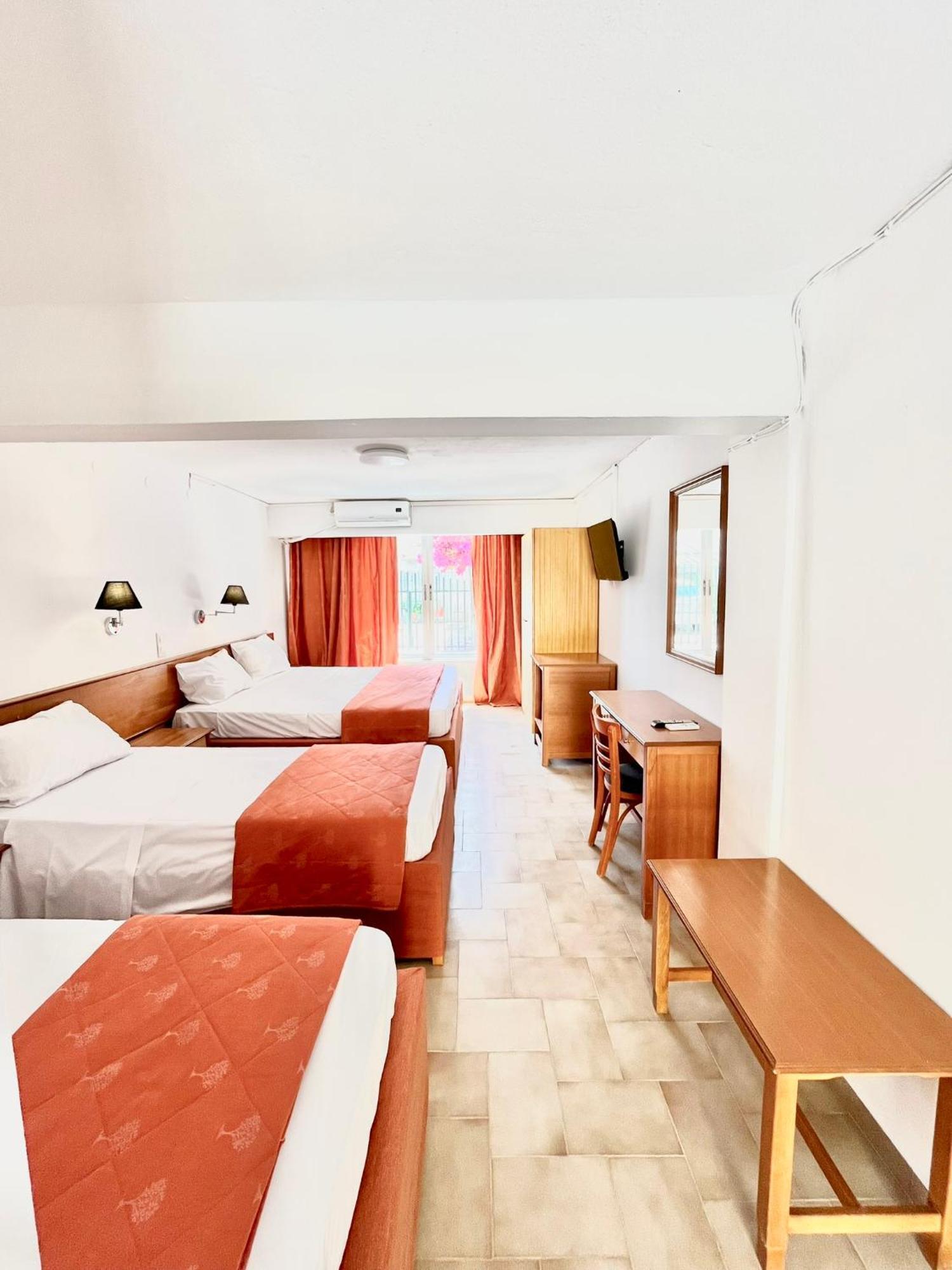 Oelia Rooms & Apartments Agia Marina  Exterior photo