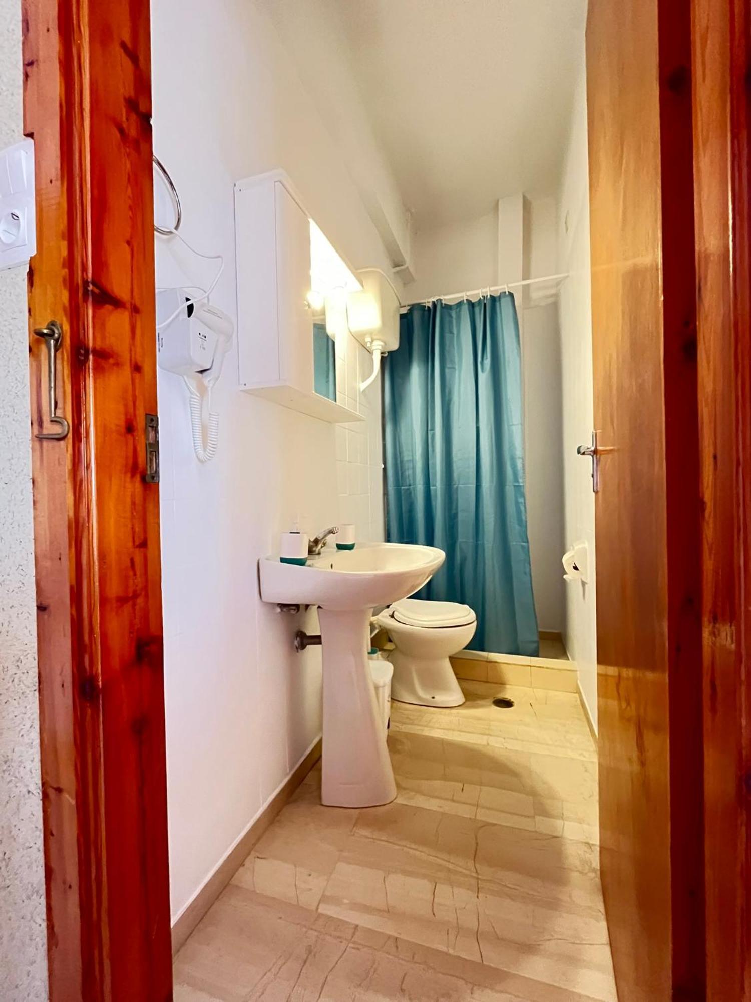 Oelia Rooms & Apartments Agia Marina  Exterior photo