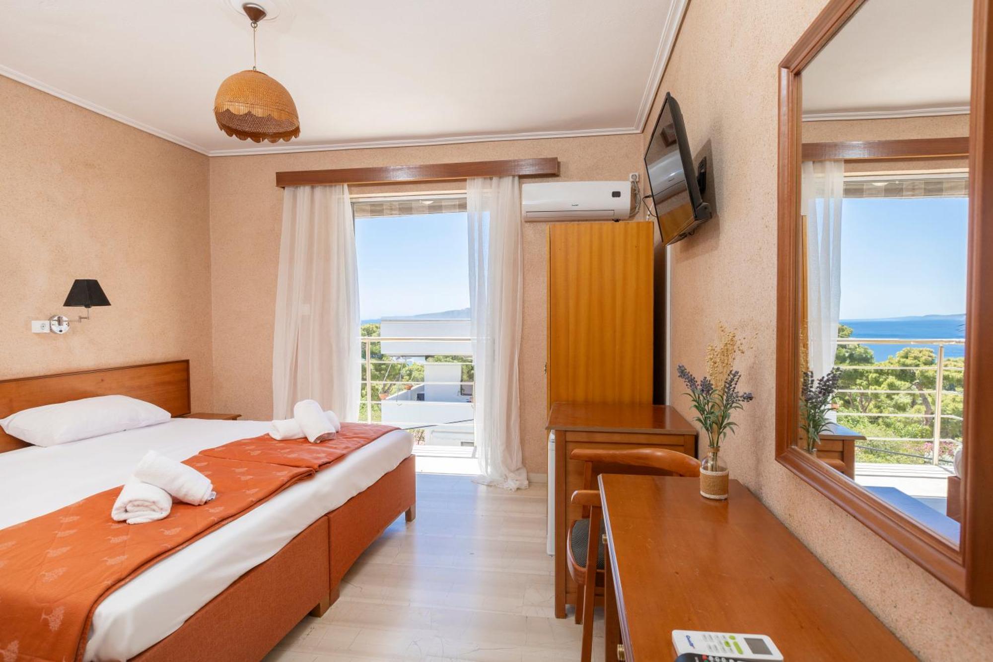 Oelia Rooms & Apartments Agia Marina  Exterior photo