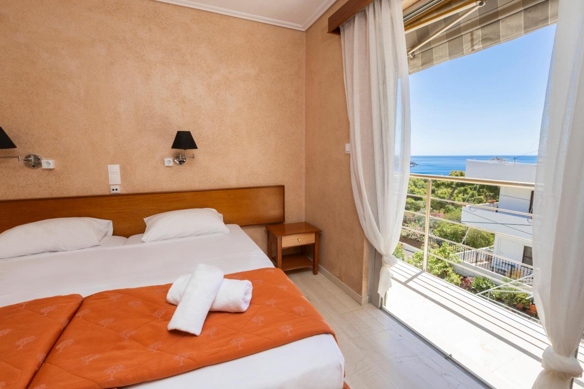 Oelia Rooms & Apartments Agia Marina  Exterior photo