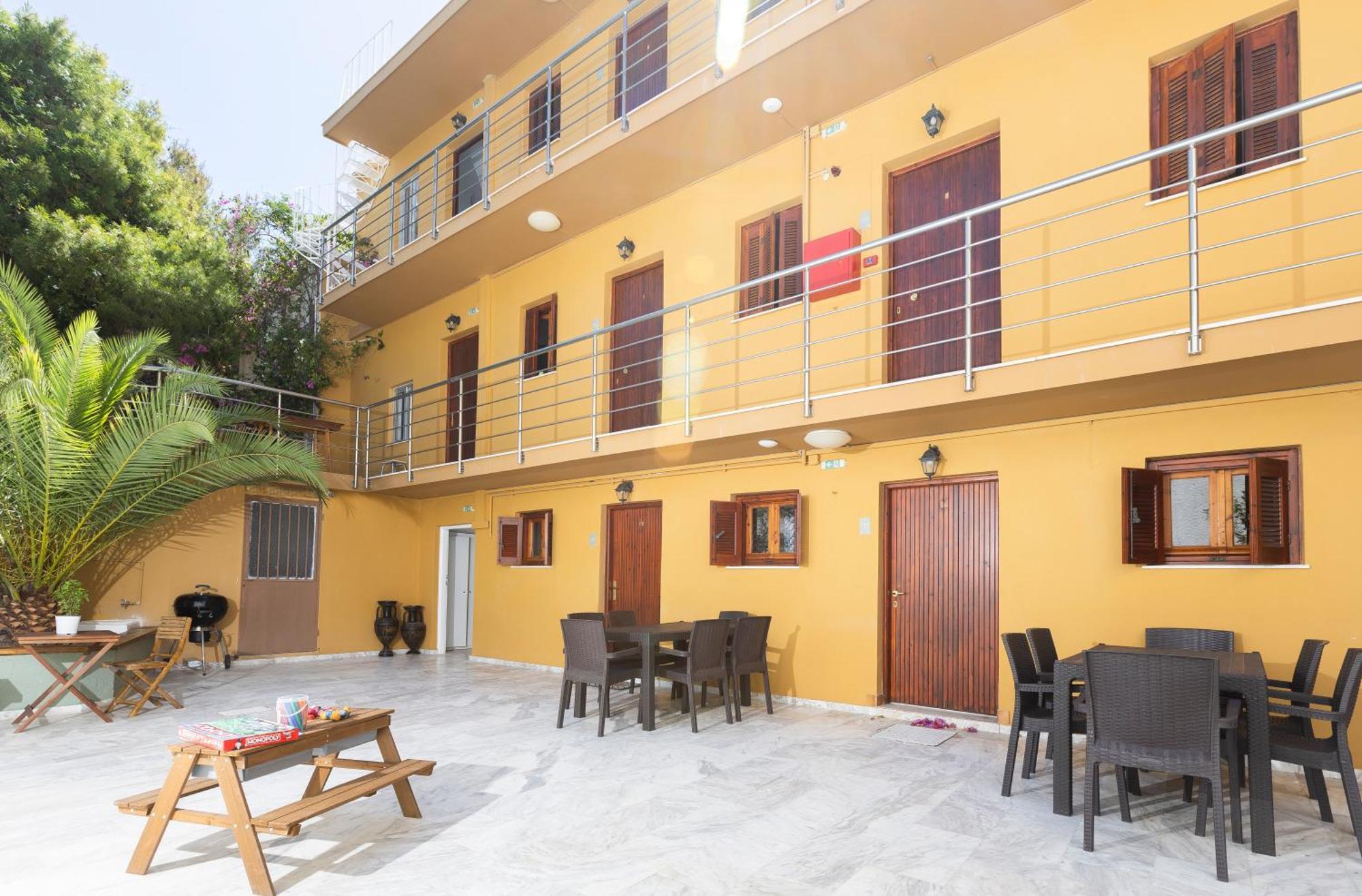 Oelia Rooms & Apartments Agia Marina  Exterior photo