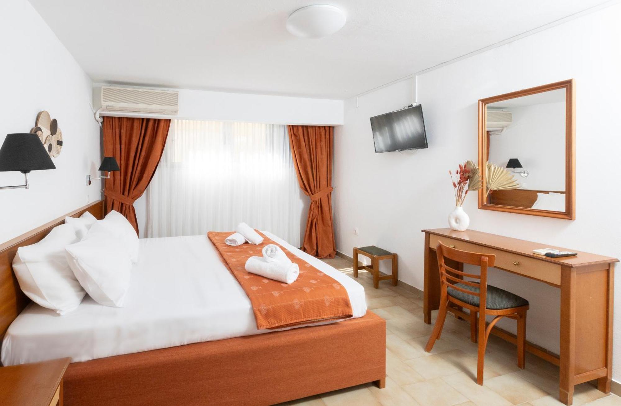 Oelia Rooms & Apartments Agia Marina  Exterior photo